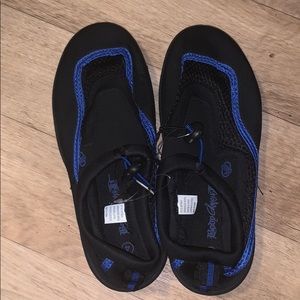 Swimming shoes